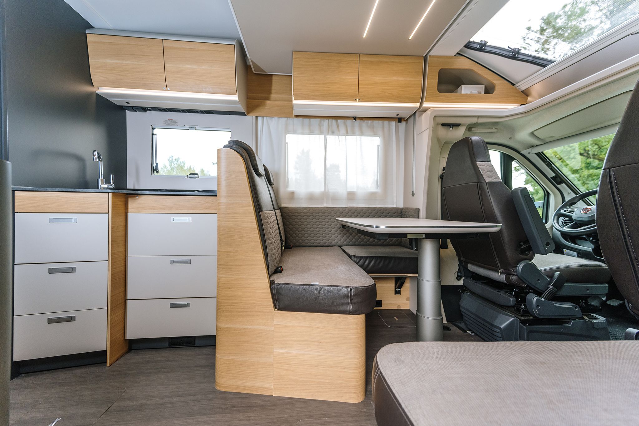 alt="Camper_hr">