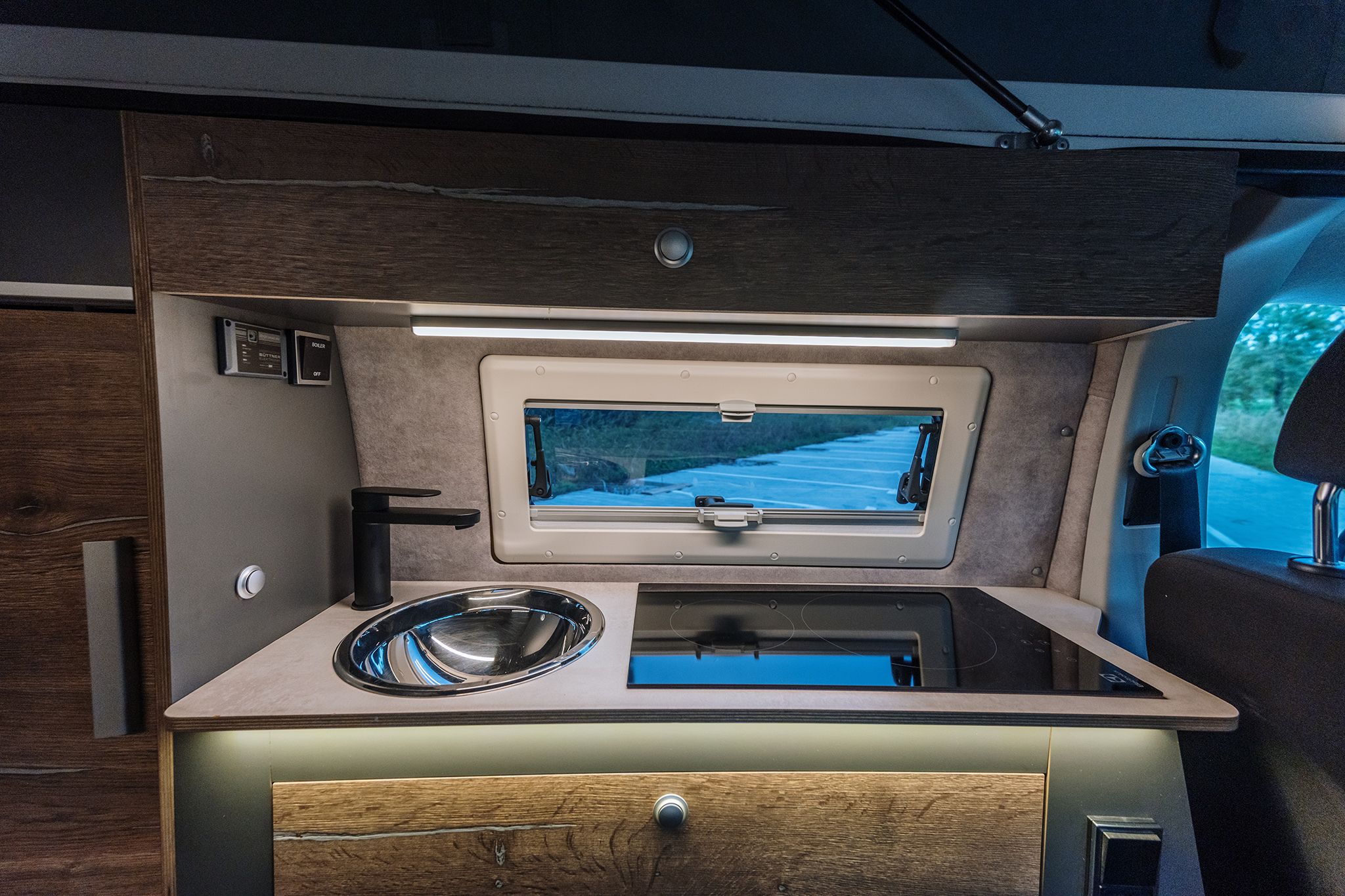 alt="VW_campervan_kitchen">